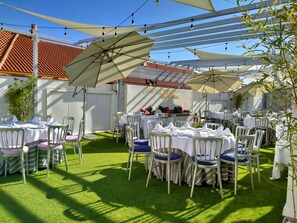 منطقة خارجية لإقامة الولائم والاحتفالات