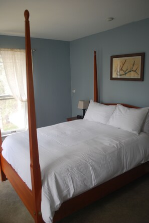 Deerfield | Egyptian cotton sheets, hypo-allergenic bedding, pillowtop beds - The Wilmington Inn (Wilmington)