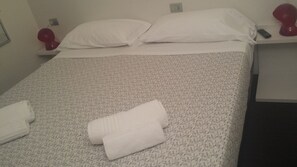 Hypo-allergenic bedding, desk, free WiFi - Hotel Firenze (Saronno)
