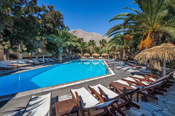 Outdoor pool, open 8:00 AM to 8:00 PM, pool umbrellas, pool loungers - Meltemi Village (Santorini)