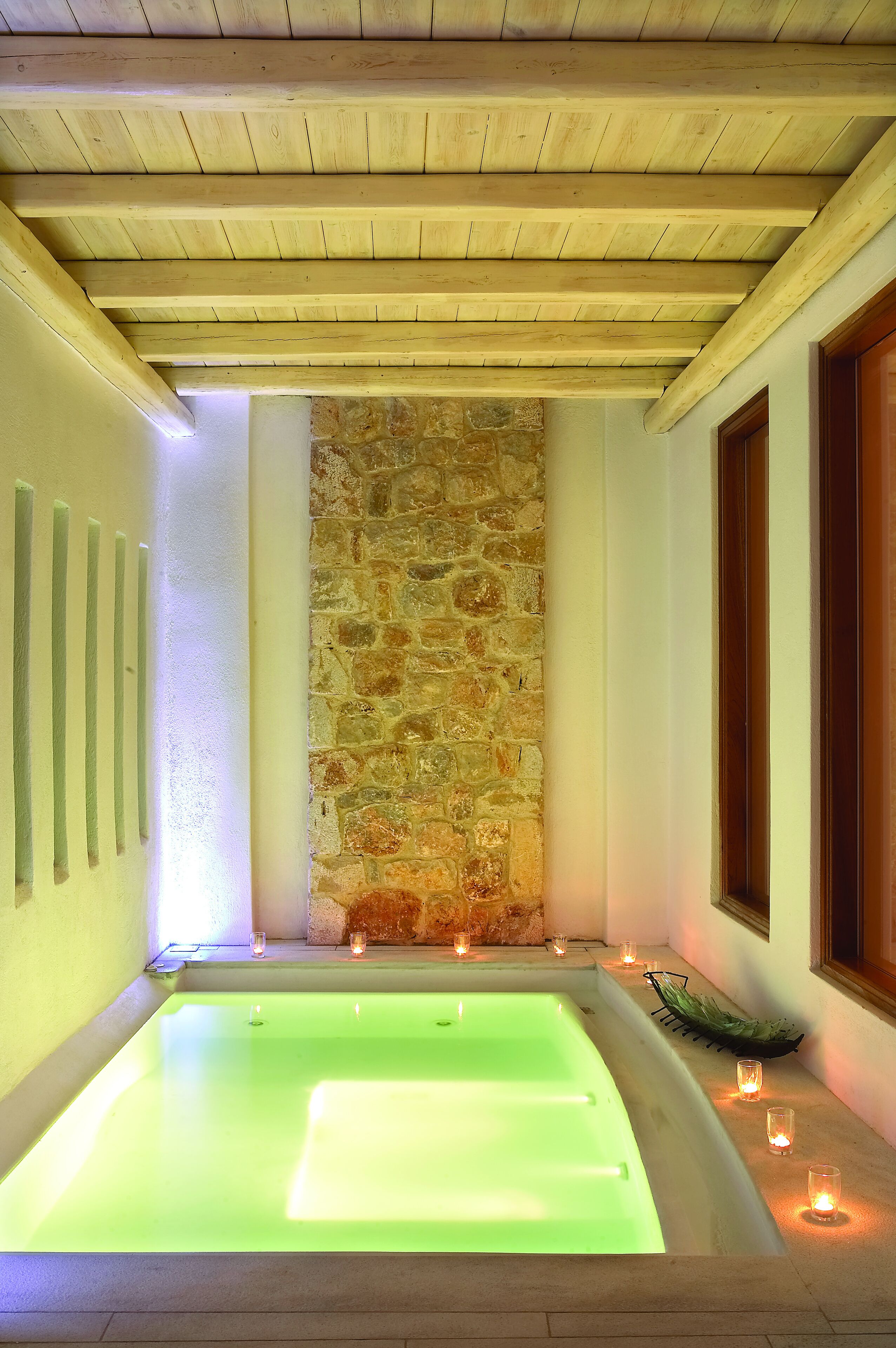 junior studio suite, jetted tub | room amenity