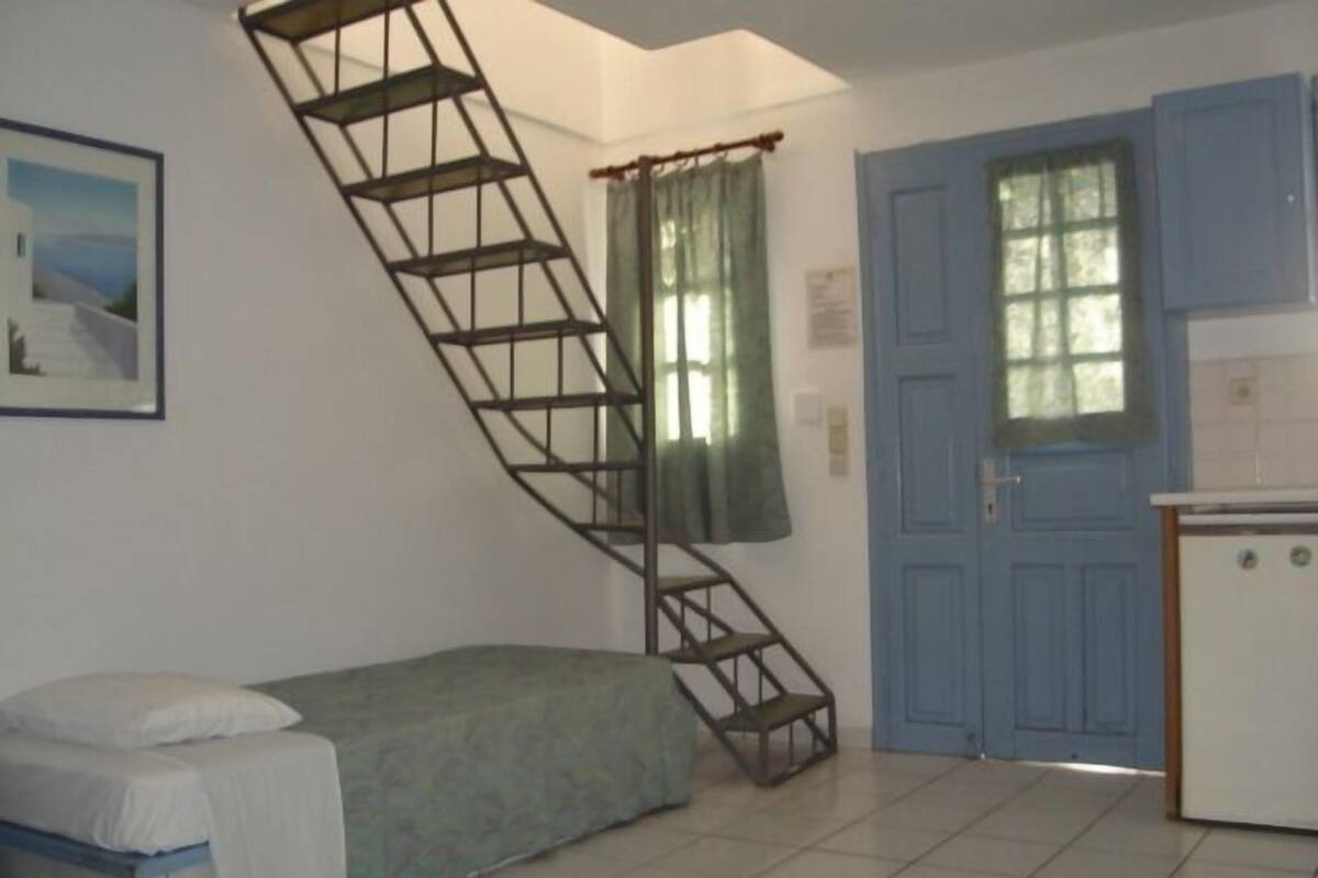 In-room safe, soundproofing, bed sheets