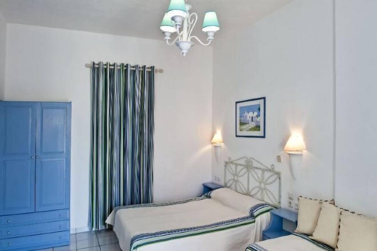 In-room safe, soundproofing, bed sheets