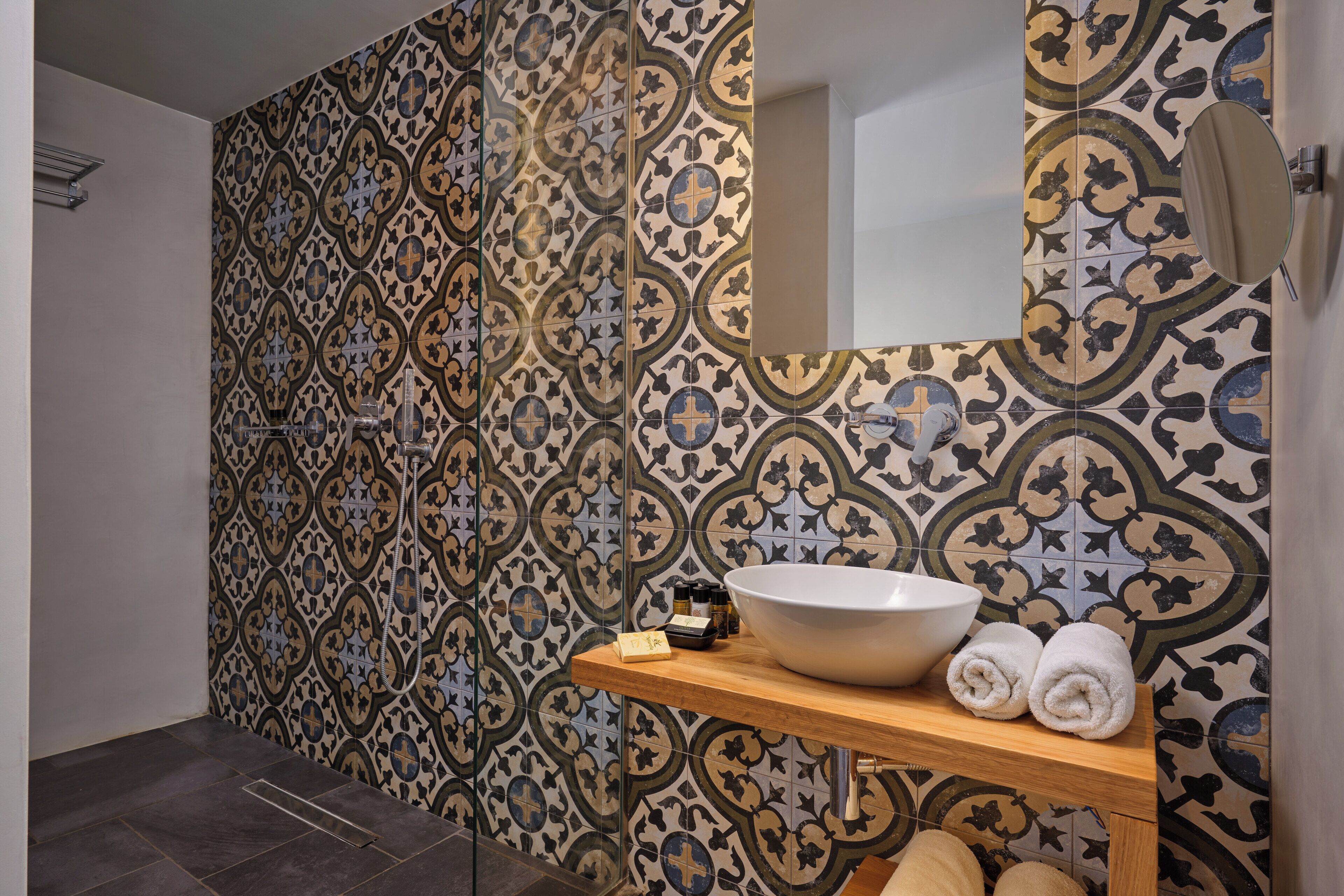 junior studio suite, private pool | bathroom | shower, free toiletries, hair dryer, towels