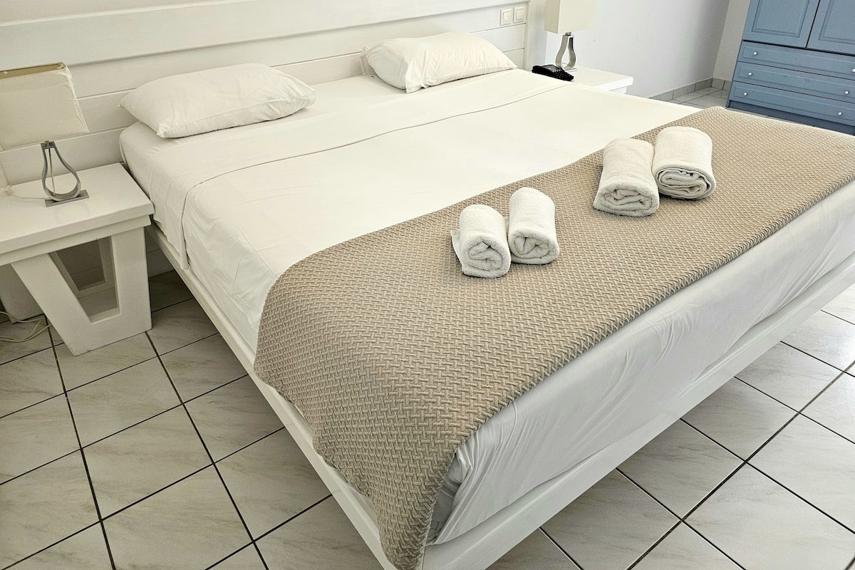 Studio | 1 bedroom, in-room safe, soundproofing, bed sheets
