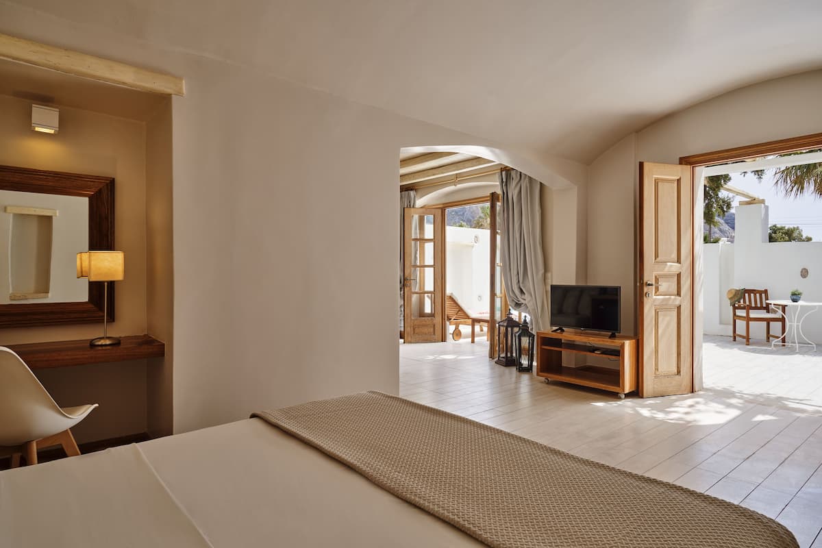 honeymoon studio suite, jetted tub | living area | 32-inch led tv with satellite channels, tv