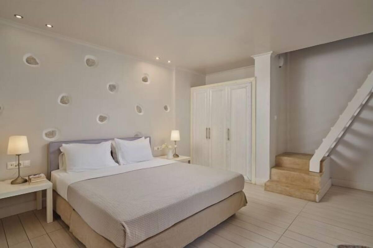 In-room safe, soundproofing, bed sheets