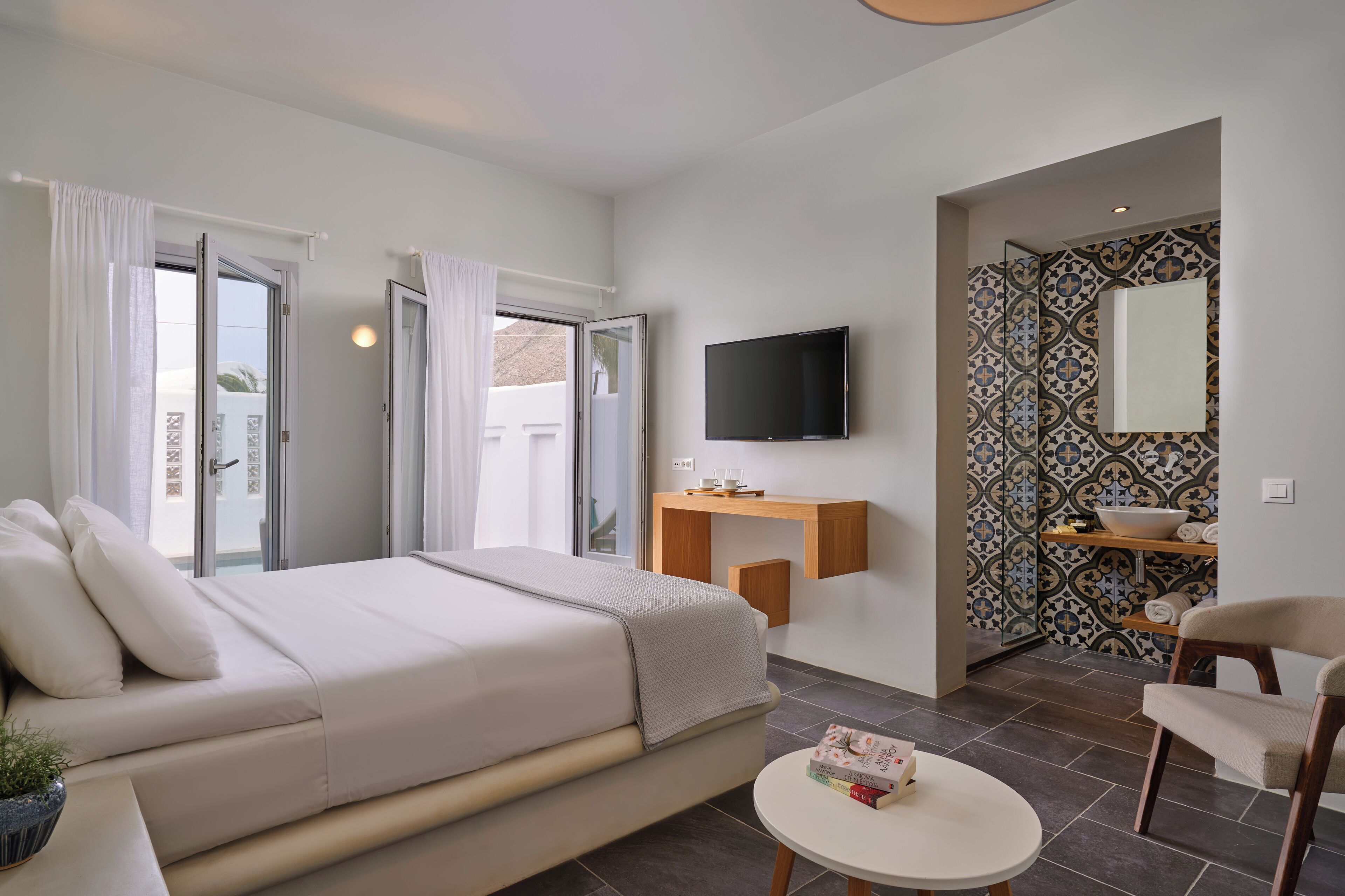 junior studio suite, private pool | in-room safe, soundproofing, bed sheets