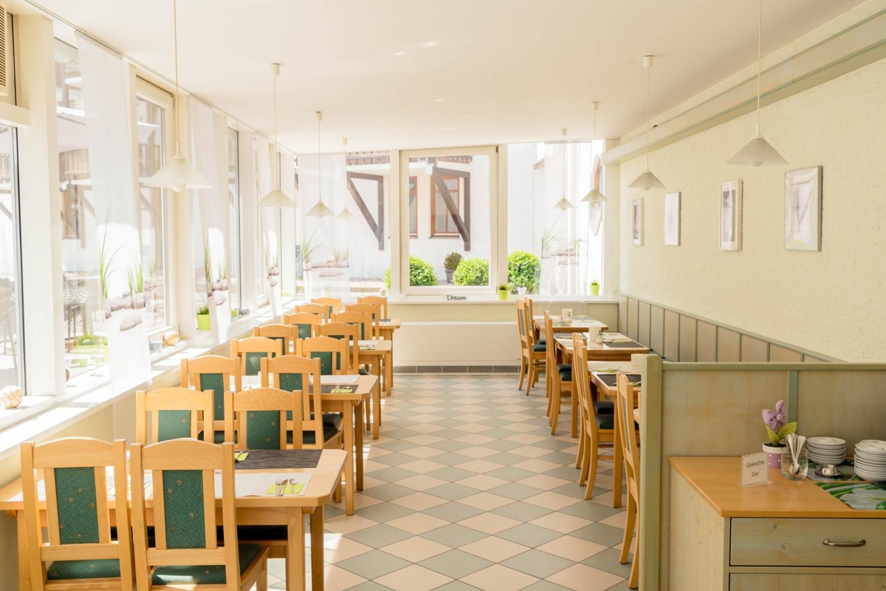 Der serveres morgenmad og aftensmad