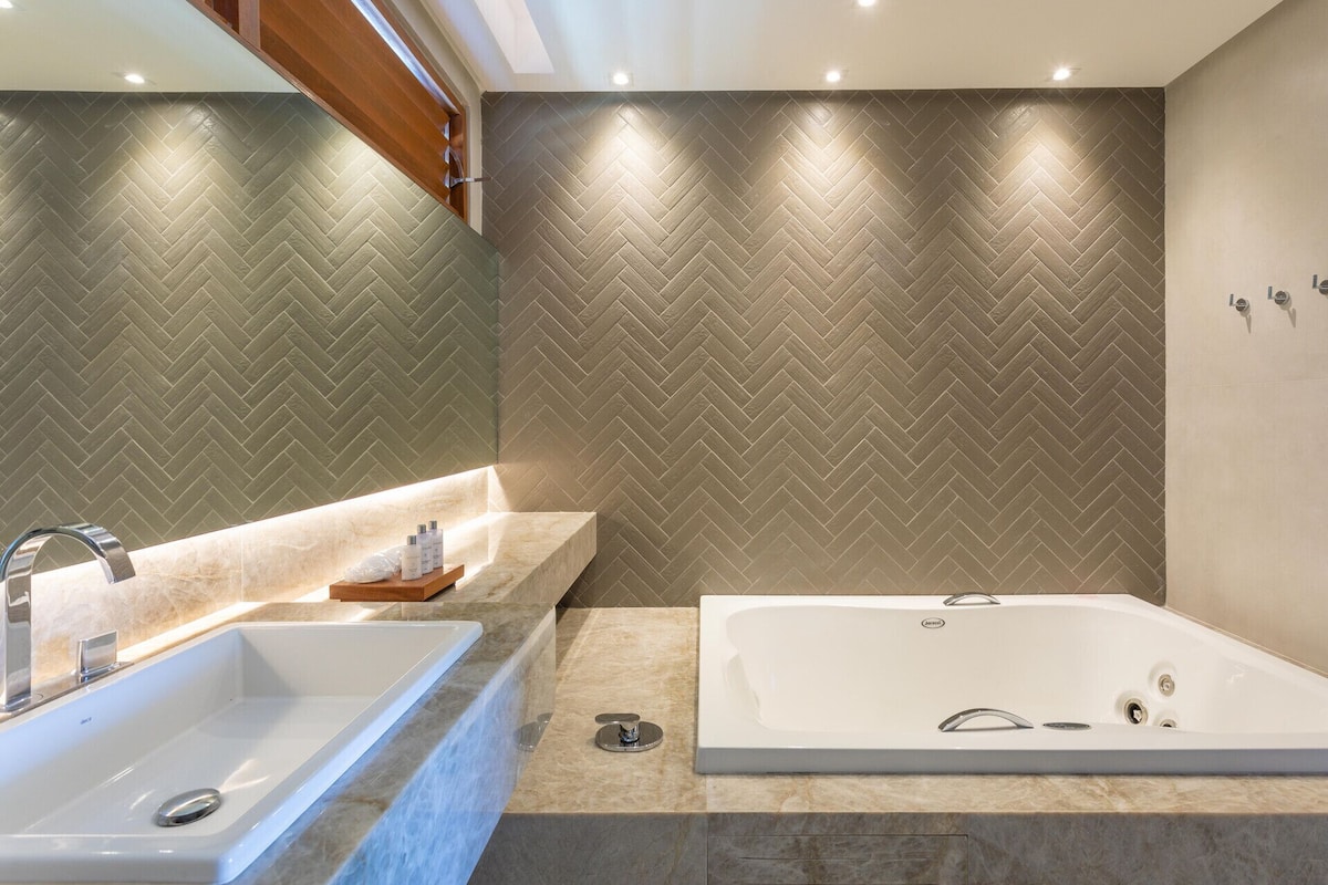 Bathroom | Shower, free toiletries, hair dryer, towels