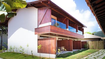 Premium Room | Minibar, in-room safe, desk, blackout curtains