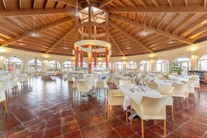 2 restaurants, breakfast served - Occidental Boa Vista Beach (Boa Vista)