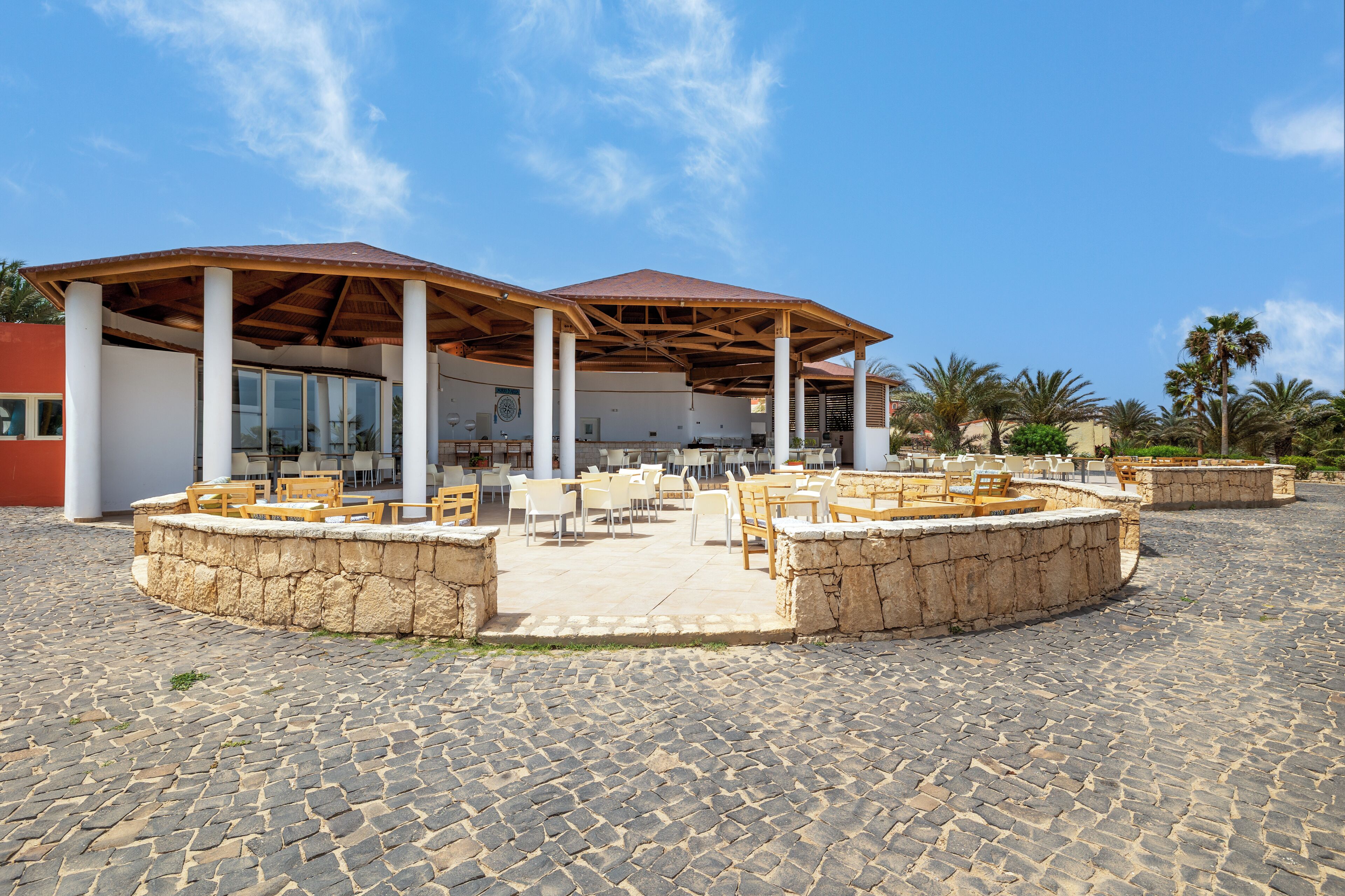 Bar en bord de piscine