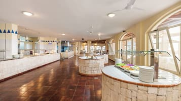 2 restaurants, breakfast served