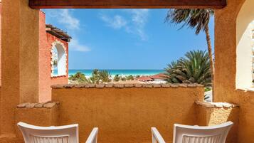 Minibar, safe på rommet, skrivebord og blendingsgardiner