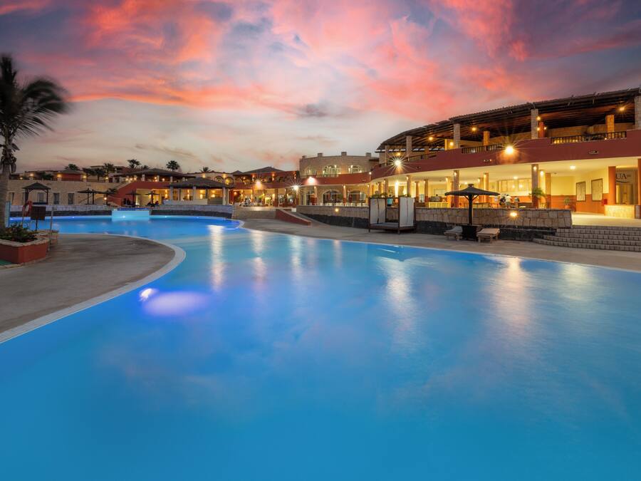 2 piscines extérieures