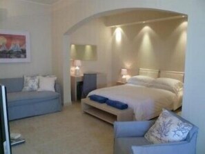 Habitación Deluxe | Camas Select Comfort, minibar y caja de seguridad en la habitación 