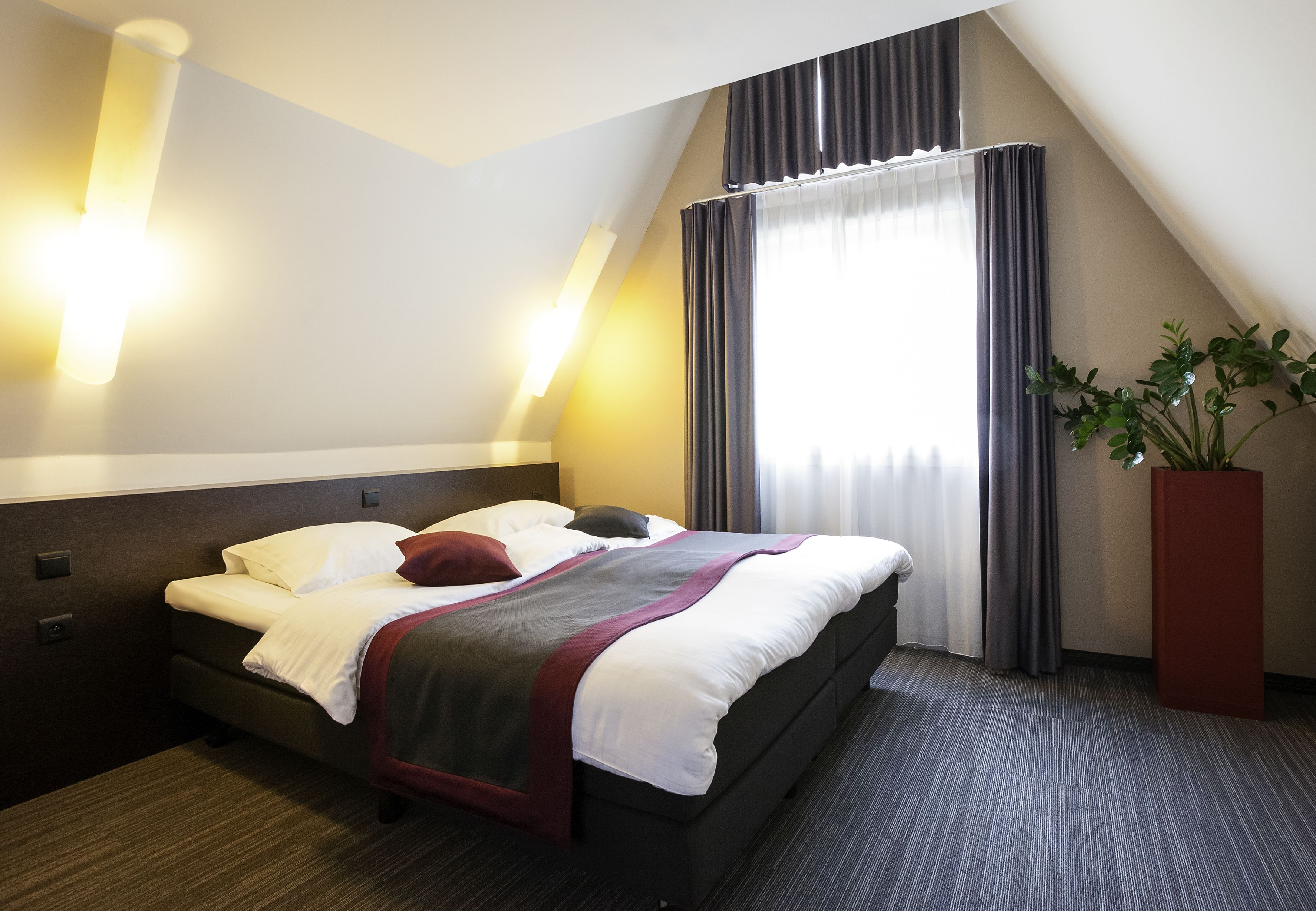 1 bedroom, down duvets, minibar, in-room safe