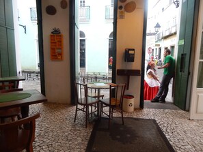 包含每日自助早餐