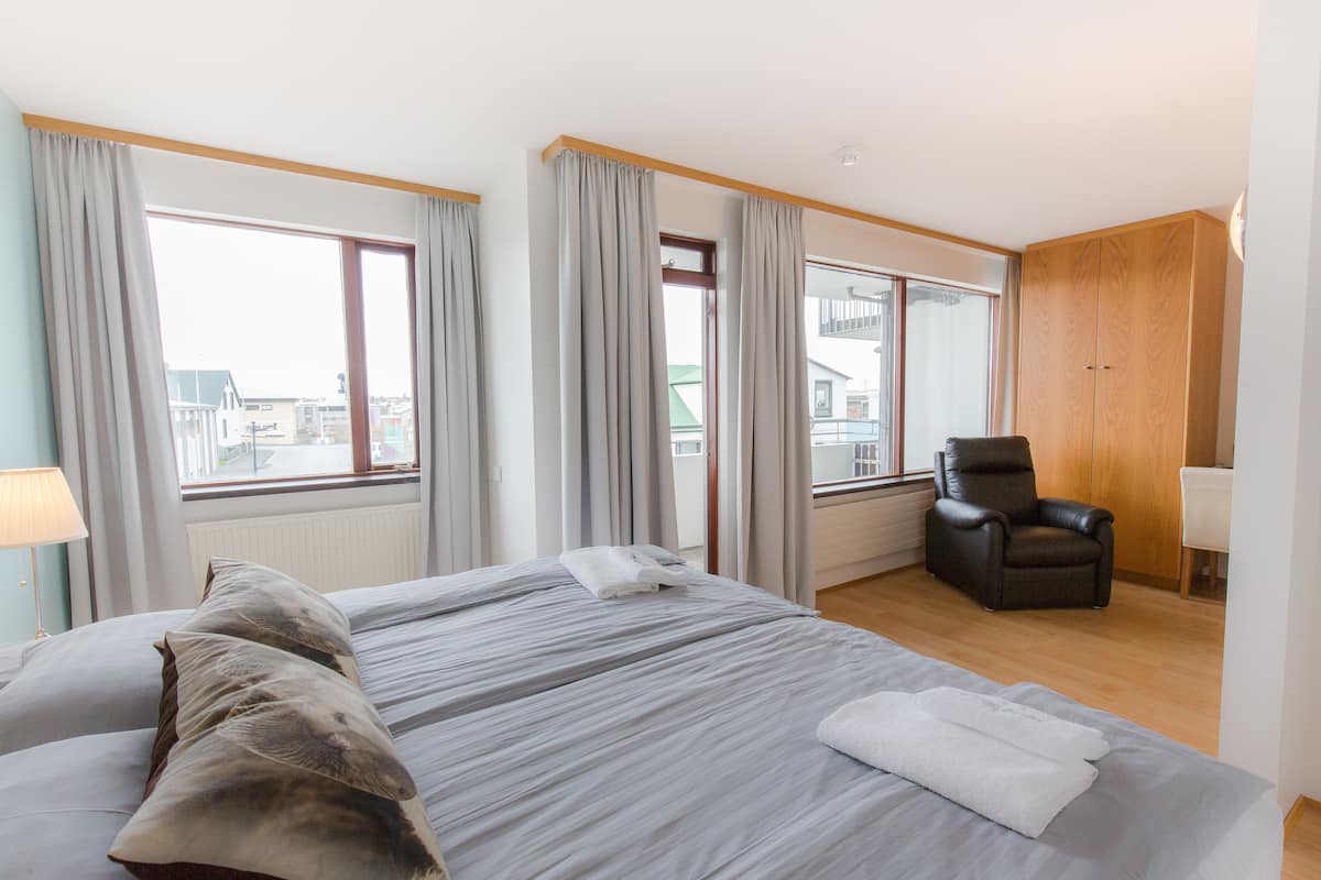 1 bedroom, premium bedding, minibar, in-room safe