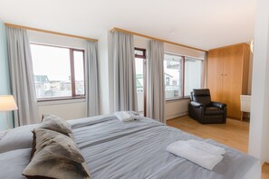 Egyptian cotton sheets, premium bedding, minibar, in-room safe