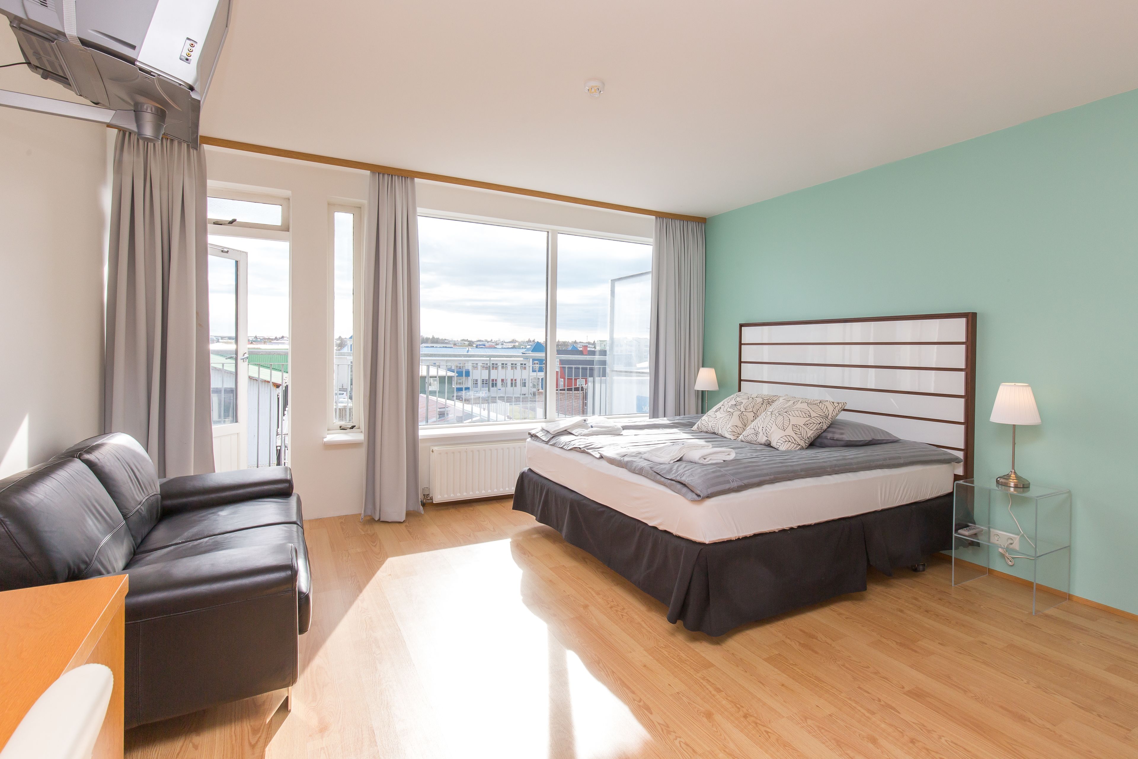 1 bedroom, premium bedding, minibar, in-room safe