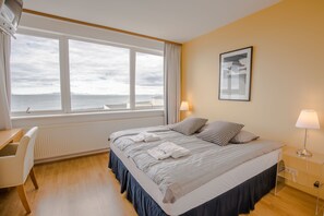 Egyptian cotton sheets, premium bedding, minibar, in-room safe