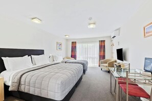 Premium bedding, pillowtop beds, soundproofing, iron/ironing board - Tussock Peak (Hanmer Springs)