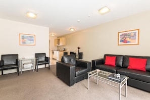 Family Suite, 2 Bedrooms, Mountain View | In-room dining - Tussock Peak (Hanmer Springs)