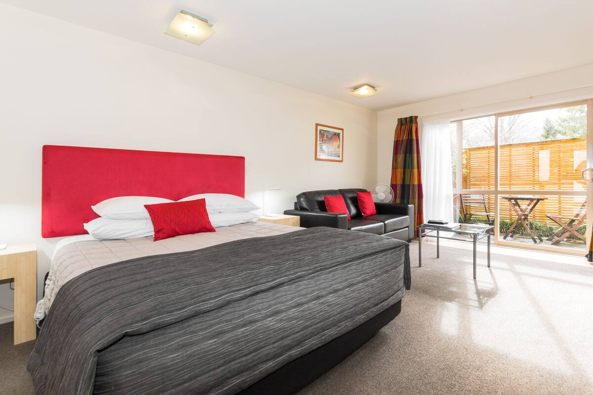Standard Suite | Courtyard view