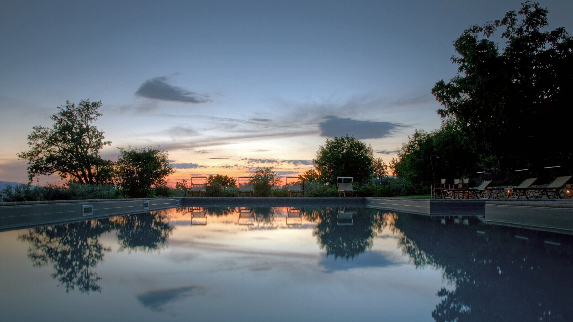 Außenpool, Liegestühle