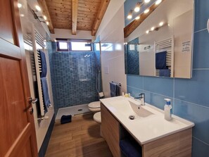 Asciugacapelli, bidet, asciugamani
