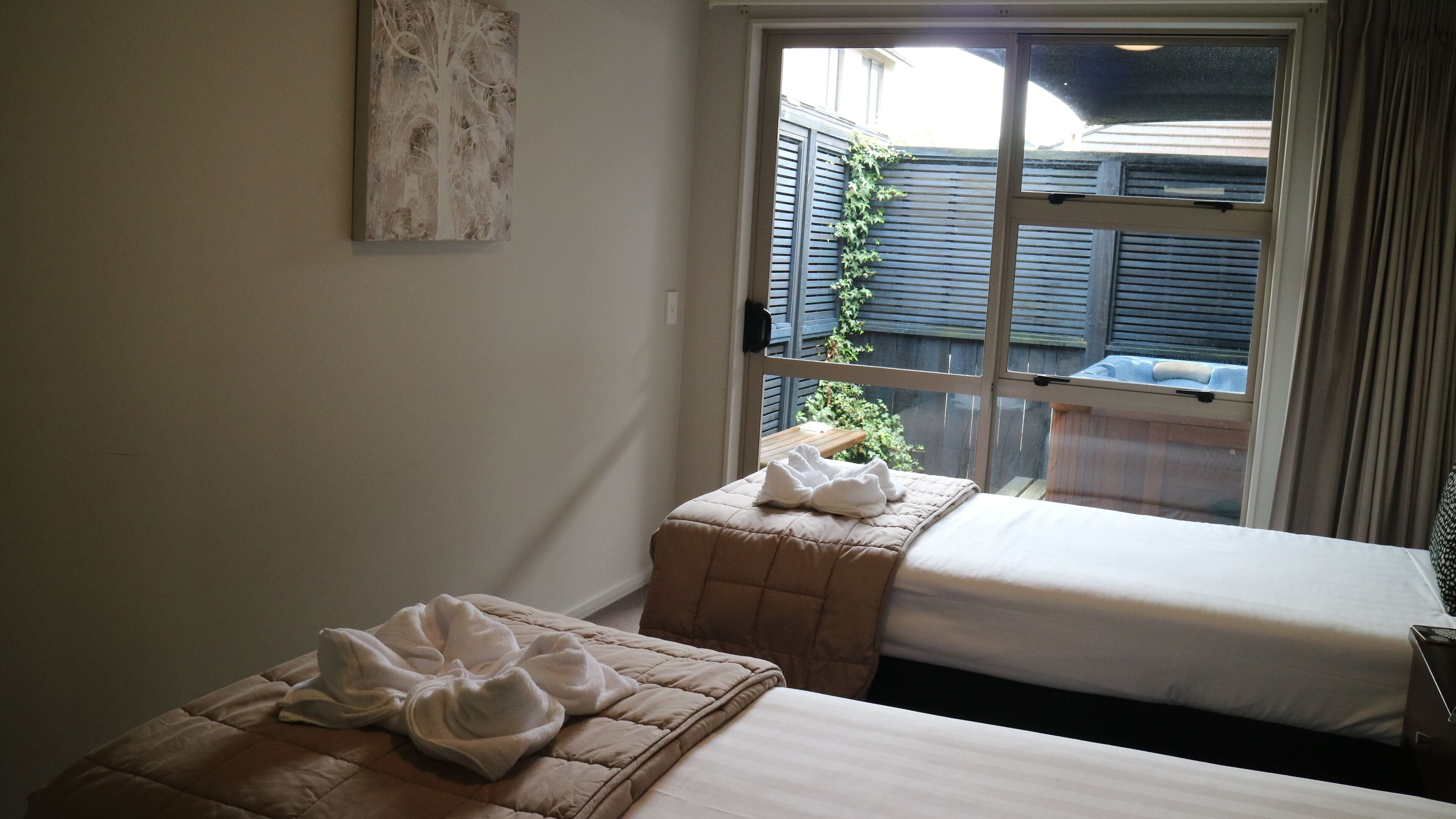 One Bedroom Spa Suite | Premium bedding, Select Comfort beds, in-room safe, desk