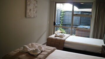 行政套房, 1 间卧室, 热水浴缸 | 高档床上用品、Select Comfort 床、客房内保险箱、办公桌