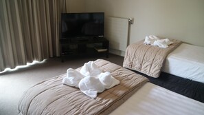 Phòng Suite Executive, 1 phòng ngủ, bồn tắm nước nóng | Bộ đồ giường cao cấp, nệm Select Comfort, két bảo mật tại phòng, bàn 