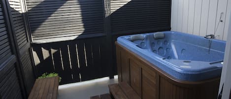 Suite ejecutiva, 1 habitación, hidromasaje | Tina de hidromasaje privada