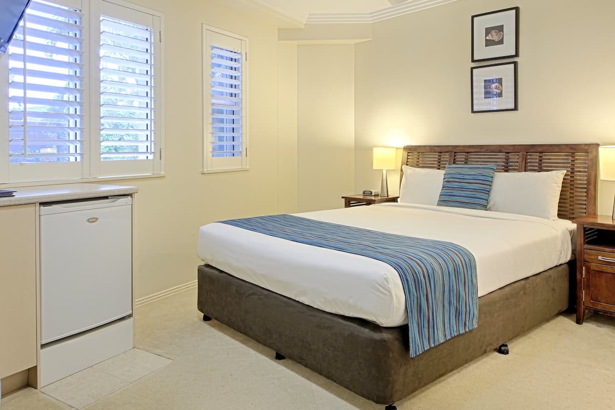 Budget Queen Motel Room (Ground Floor)