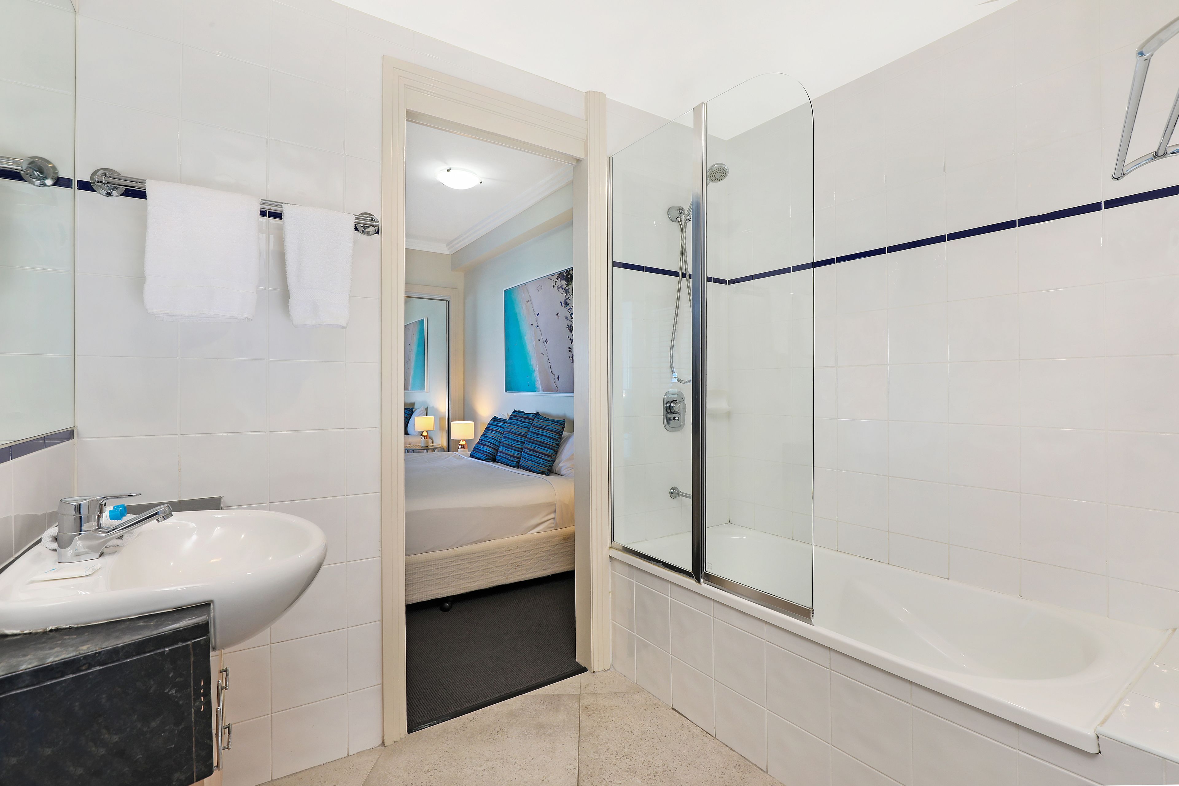 absolute waterfront 2 bedroom penthouse apartment with rooftop and spa  | deep-soaking bathtub