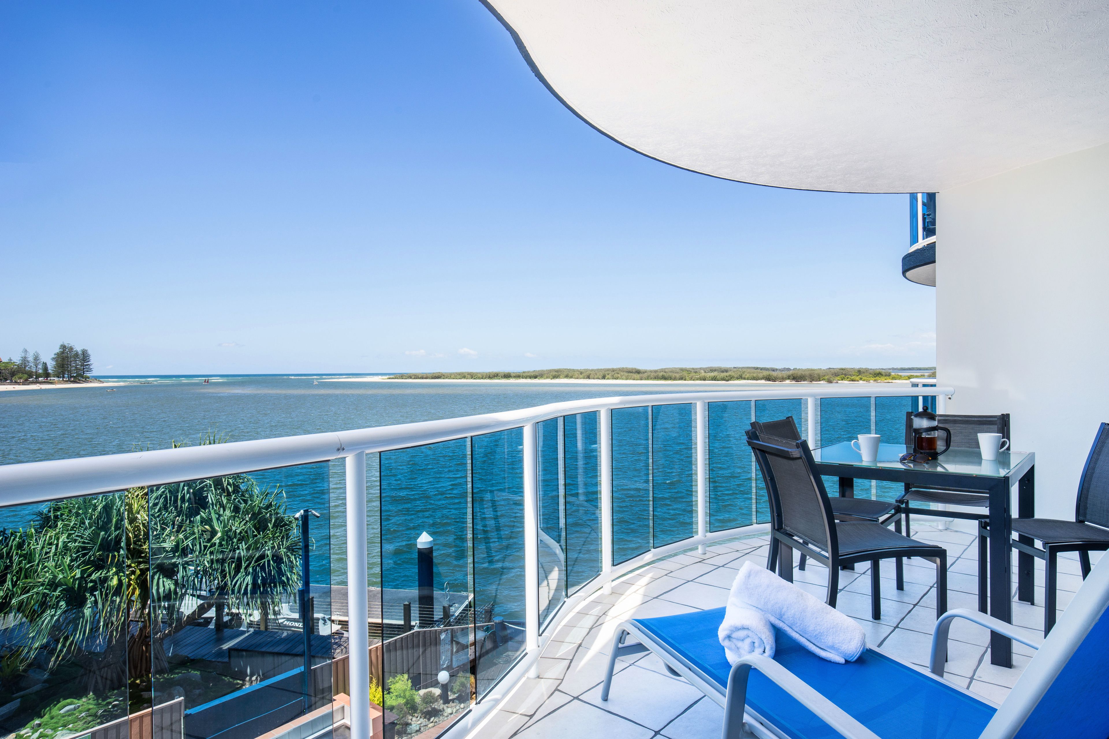 Ocean View 2 Bedroom Apartment | Balcony