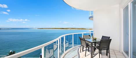 Loftsleilighet, 2 soverom, spabadekar, havutsikt | Balkong