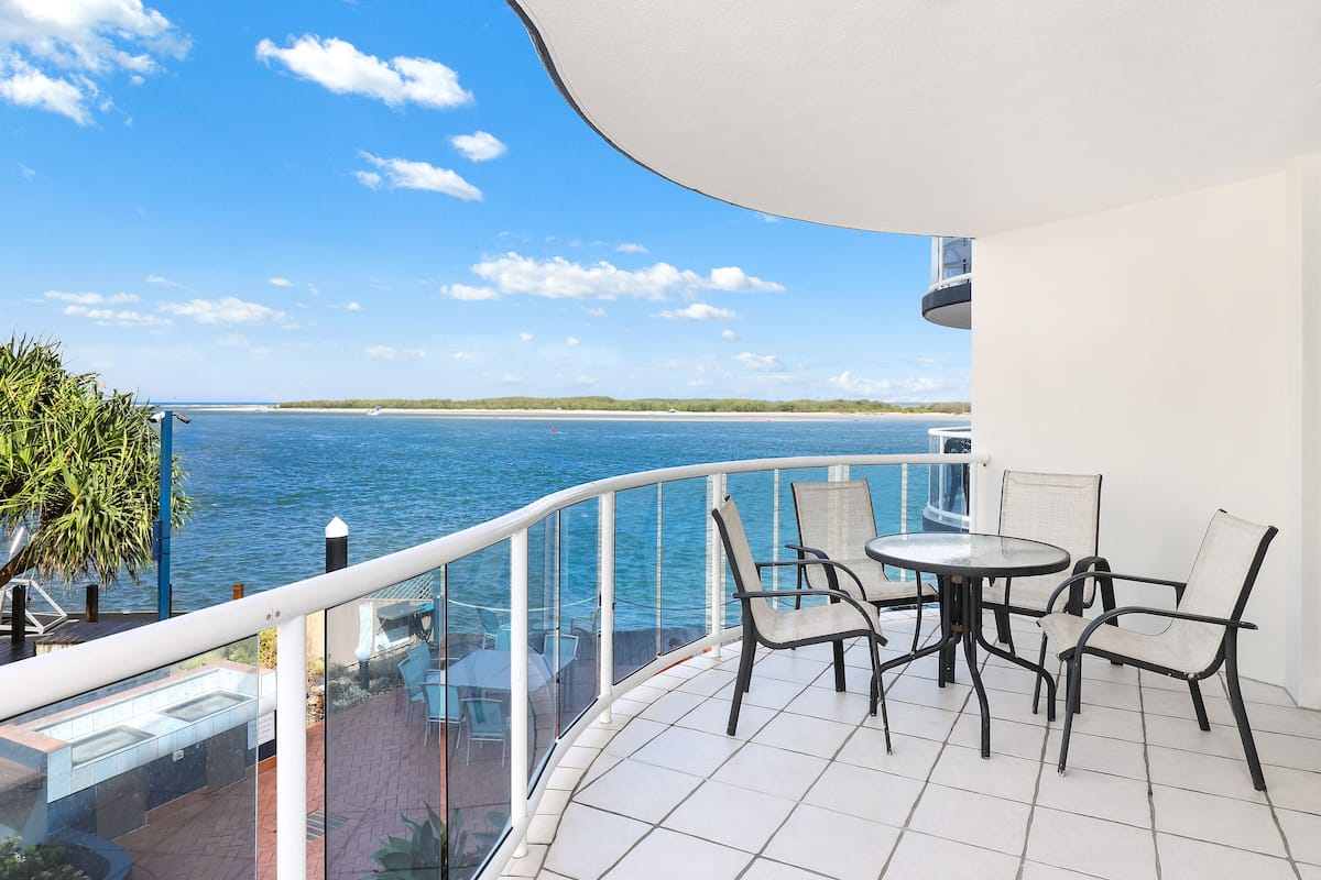 Ocean View 2 Bedroom Apartment | Balcony