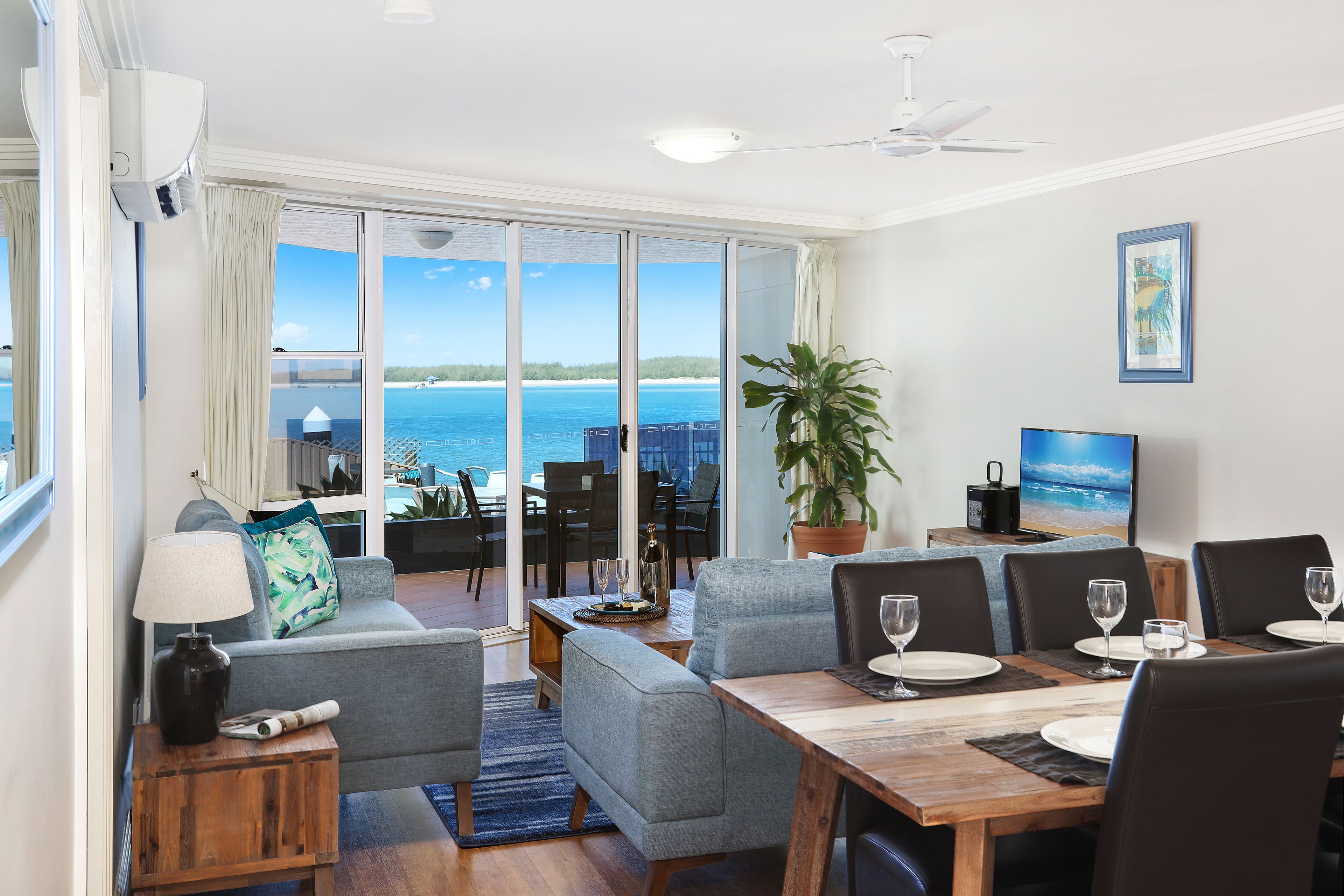 Ocean View 2 Bedroom Apartment | Living room | LCD TV, pay films