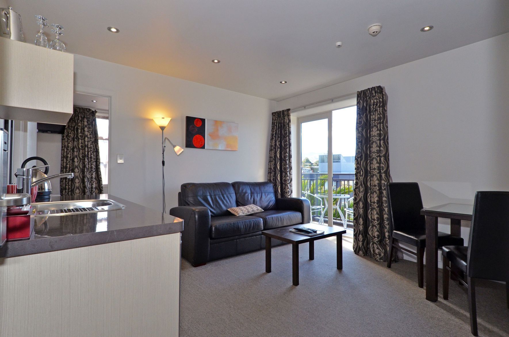 Living area | Flat-screen TV, heated floors