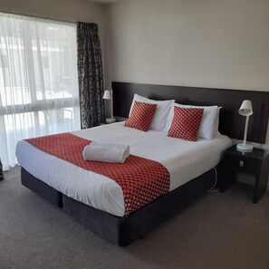 Studio | Sängtillbehör av högsta kvalitet, arbetsyta för laptop och ljudisolering