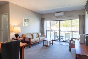 Premium Suite, 2 Bedrooms, River View | Living area