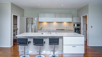 頂層客房, 2 間臥室 | 客廳 | LCD 電視