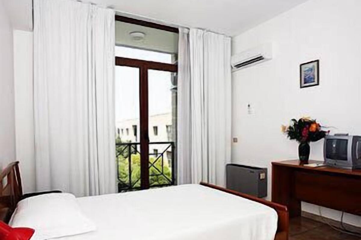 Single Room | Desk, WiFi (free)