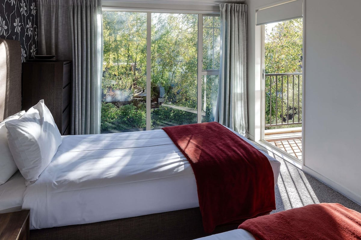 3 Bedroom Apartment | Egyptian cotton sheets, premium bedding, iron/ironing board