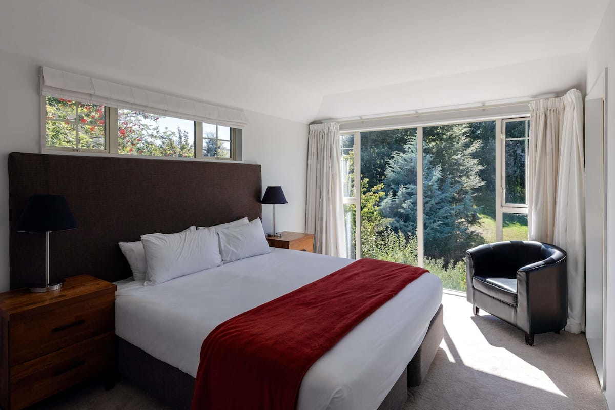 Apartment, 1 Bedroom | Egyptian cotton sheets, premium bedding, iron/ironing board