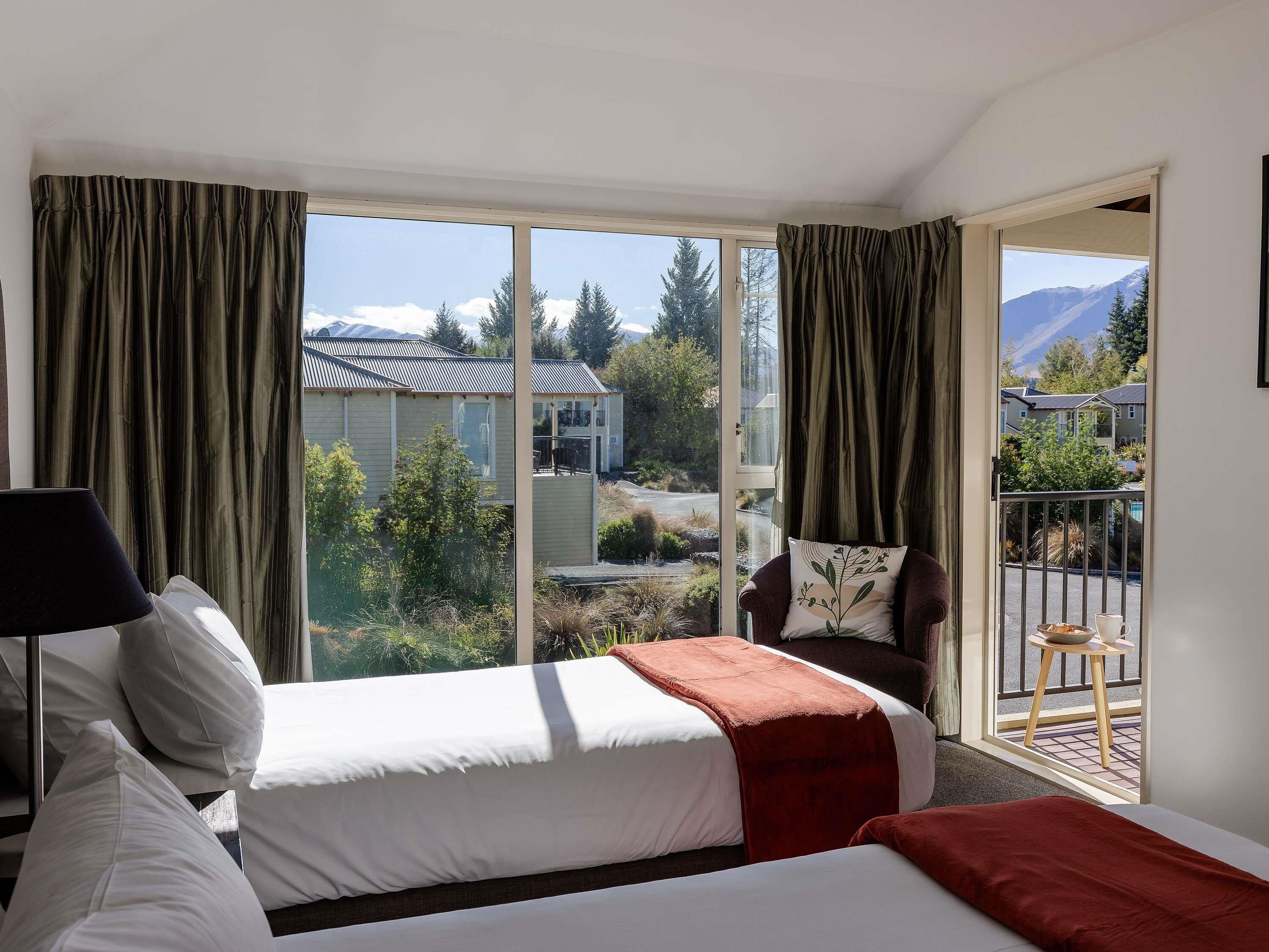 Egyptian cotton sheets, premium bedding, iron/ironing board